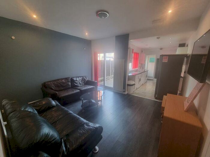 5 Bedroom Terraced House To Rent In Raddlebarn Road, Selly Oak, Birmingham, B29