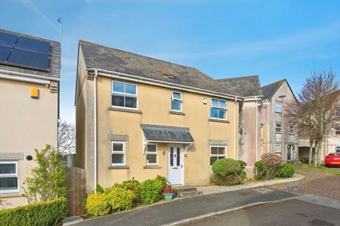 3 Bedroom End Terrace House For Sale In Ramsey Gardens, Plymouth, Devon, PL5
