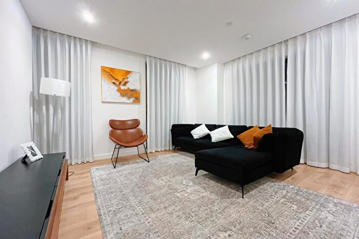 2 Bedroom Apartment To Rent In One Thames Quay, E14