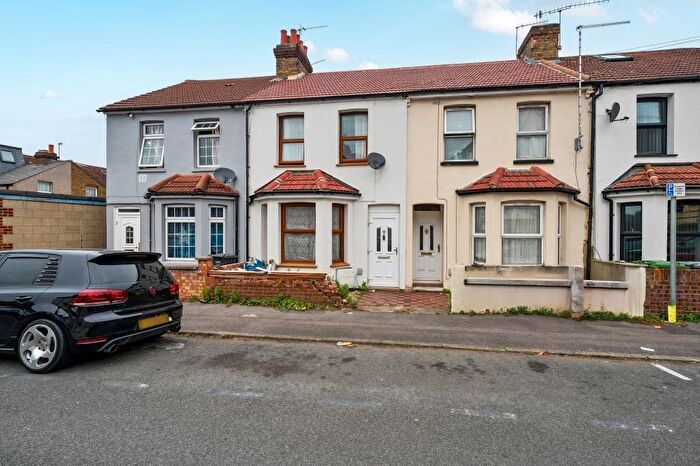 3 Bedroom Terraced House For Sale In Slough, Berkshire, SL1