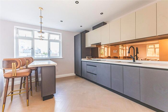 3 Bedroom Apartment To Rent In Philpot Street, Whitechapel, London, E1