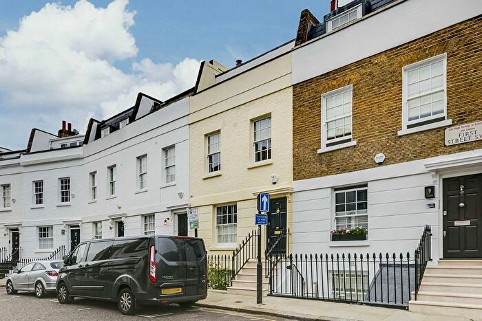 3 Bedroom Flat To Rent In First Street, London, SW3