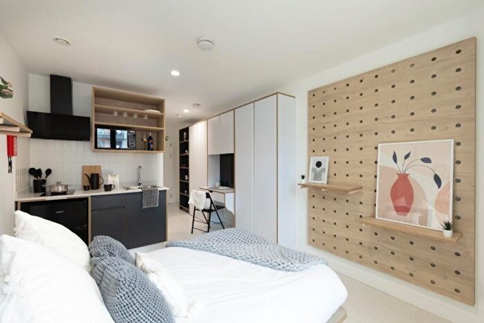 Studio To Rent In Commercial Road, London, E14