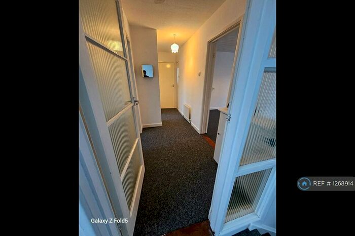 2 Bedroom Maisonette To Rent In Donton Court, Southampton, SO17