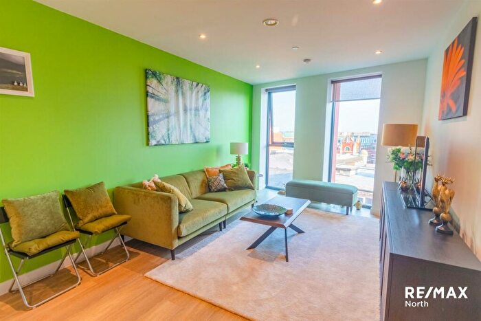2 Bedroom Apartment To Rent In Whitworth Street, Manchester, M1