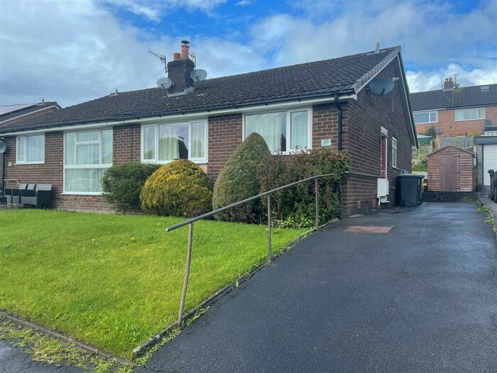 2 Bedroom Semi-Detached Bungalow To Rent In Stoneyland Drive, New Mills, High Peak, SK22