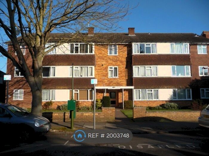 2 Bedroom Flat To Rent In Lovelace Road, Surbiton, KT6