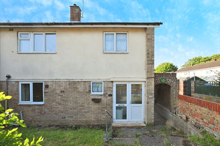 1 Bedroom Maisonette For Sale In Lygrave, Stevenage, SG2