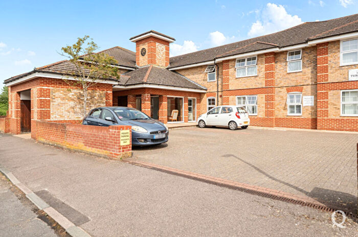 1 Bedroom Apartment For Sale In West Lane, Sittingbourne, Kent, ME10