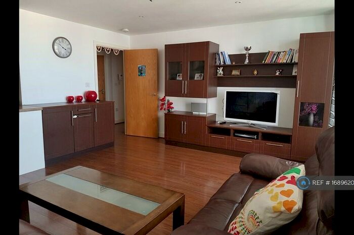 2 Bedroom Flat To Rent In Fathom Court, London, E16