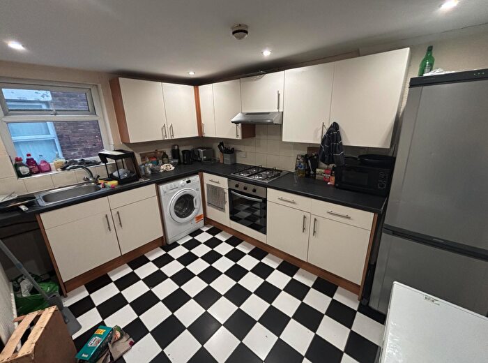 5 Bedroom Flat To Rent In Penny Lane, Liverpool, L18