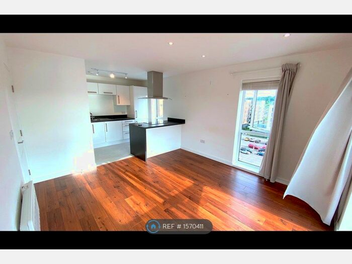 2 Bedroom Flat To Rent In Clydesdale Way, Belvedere, DA17