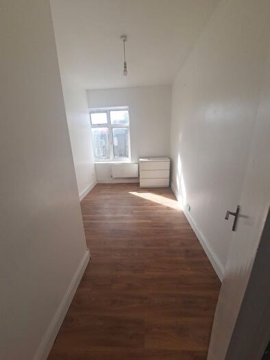 2 Bedroom Flat To Rent In Hornsey Road Holloway, Islington, N7