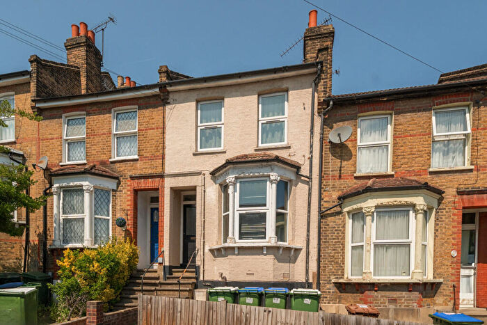 1 Bedroom Apartment For Sale In Maximfeldt Road, Erith, DA8
