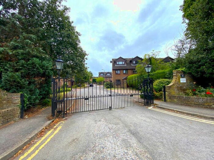 2 Bedroom Flat To Rent In Benwell Court, Sunbury-On-Thames, Surrey, TW16