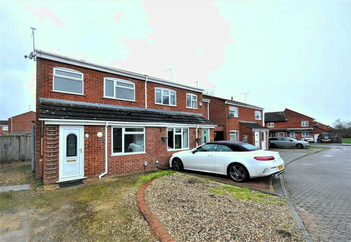 3 Bedroom Semi-Detached House To Rent In Symonds, Freshbrook, Swindon, Wiltshire, SN5
