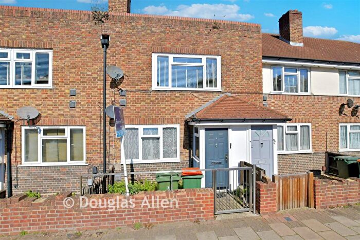 2 Bedroom Flat For Sale In Tollgate Road, London, E16