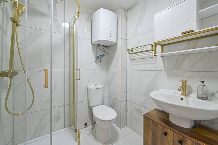 1 Bedroom Flat To Rent In Burdett Road, Limehouse, London, E14