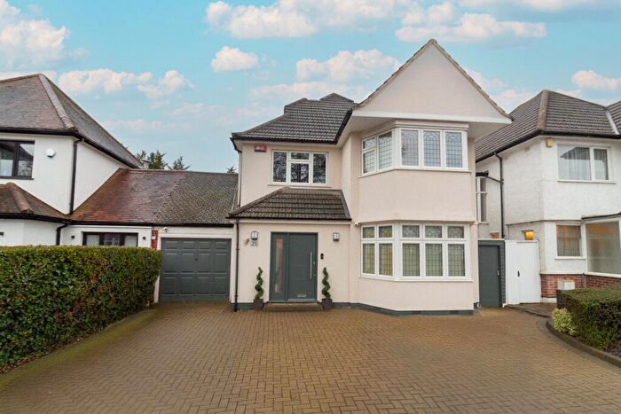 5 Bedroom Link Detached House For Sale In Mowbray Road, Edgware, HA8
