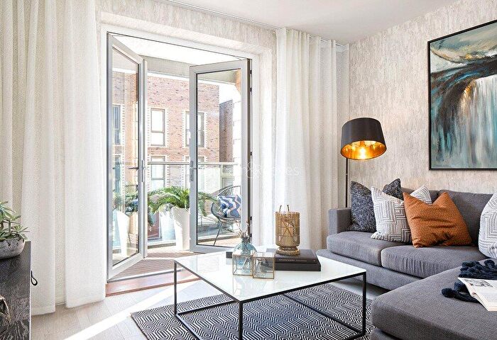 4 Bedroom Terraced House For Sale In Lensview Close, Harrow, HA1