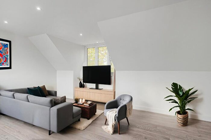 1 Bedroom Flat For Sale In Blakes Road, London, SE15