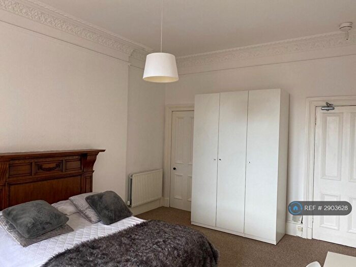 5 Bedroom Flat To Rent In Morningside Road, Edinburgh, EH10