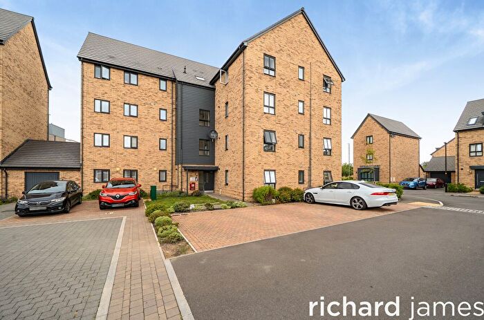 2 Bedroom Flat For Sale In Semington Strand, Swindon, SN1