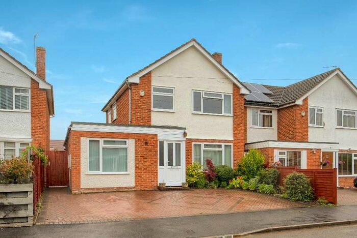 3 Bedroom Detached House To Rent In Bishops Close Stratford-upon-avon, CV37