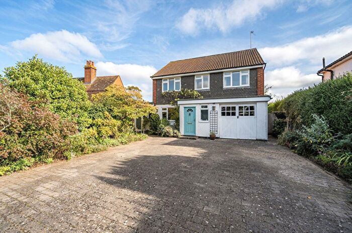 3 Bedroom Detached House To Rent In Wentworth Close, Ripley, Woking, Surrey, GU23