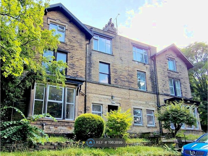 2 Bedroom Flat To Rent In Ashburnham Grove, Bradford, BD9