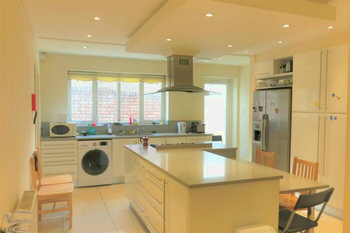 9 Bedroom Detached House For Sale In Leeside Crescent, Temple Fortune, Golders Green, NW11