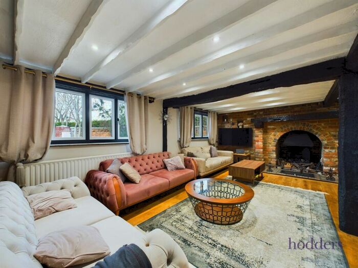 4 Bedroom Bungalow To Rent In Chertsey, Surrey, KT16