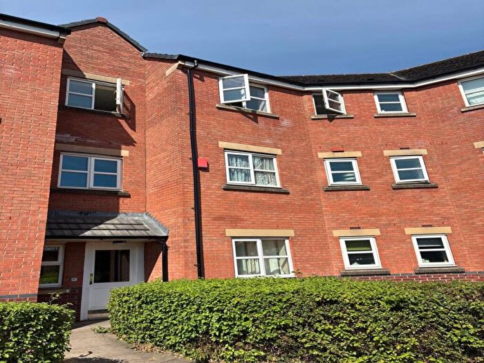 2 Bedroom Flat To Rent In Hingley Court, Hill Passage, Old Hill, B64