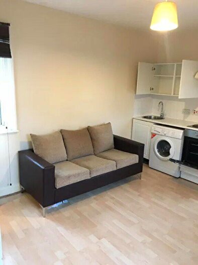 1 Bedroom Flat To Rent In Walm Lane, Willesden Green, NW2