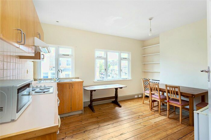2 Bedroom Flat To Rent In Hugon Road, London, SW6