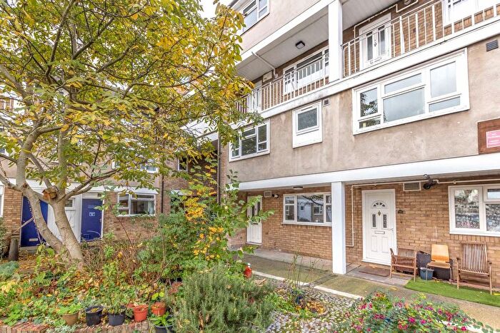 3 Bedroom Flat To Rent In Penrhyn Gardens, Kingston, KT1