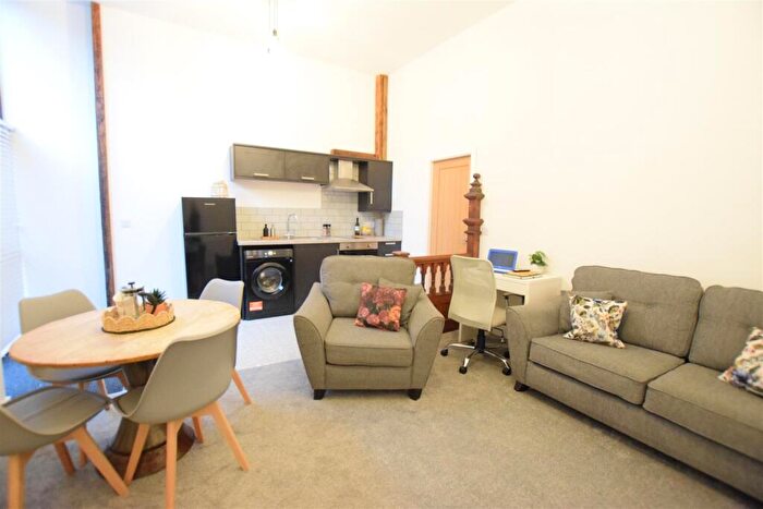 1 Bedroom Apartment To Rent In High Street - South Bar - /, LN5