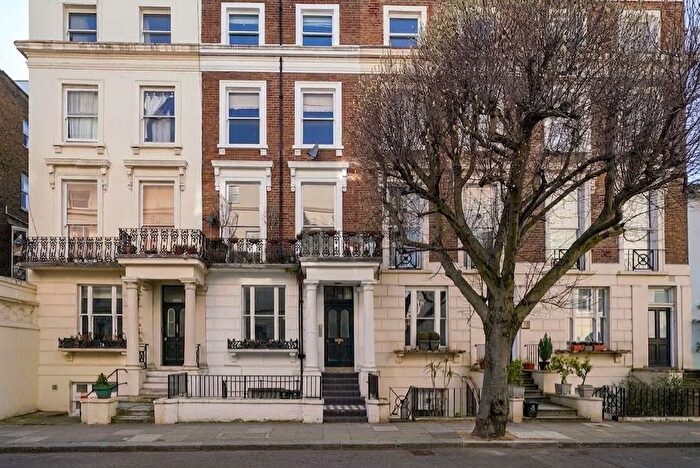 2 Bedroom Flat For Sale In Monmouth Road, London, Uk, W2