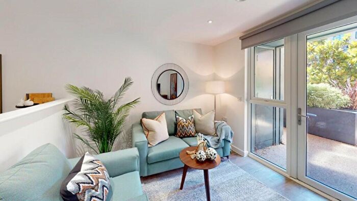 2 Bedroom Apartment To Rent In Queensway, Southampton, Hampshire, SO14