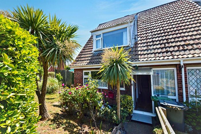 3 Bedroom Chalet For Sale In Nelson Road, Sheringham, NR26