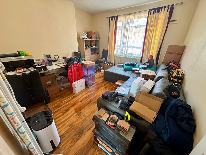 1 Bedroom Flat To Rent In Grey House, Australia Road, London, W12