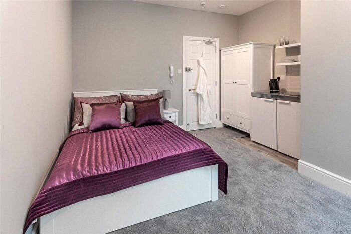 1 Bedroom Apartment To Rent In St. Michaels Road, Aldershot, Hampshire, GU12