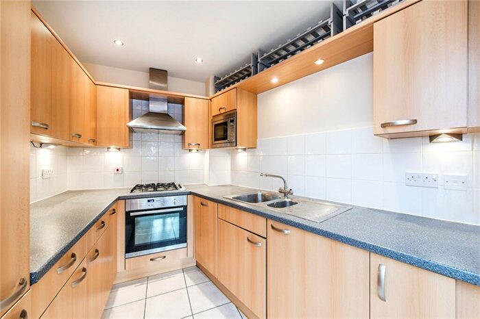 2 Bedroom Apartment To Rent In Rosendale Road, London, SE24