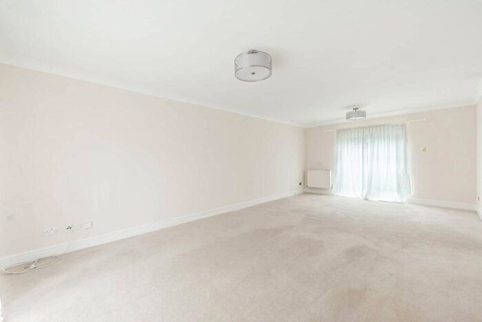 2 Bedroom Flat For Sale In High Street, Edgware, HA8