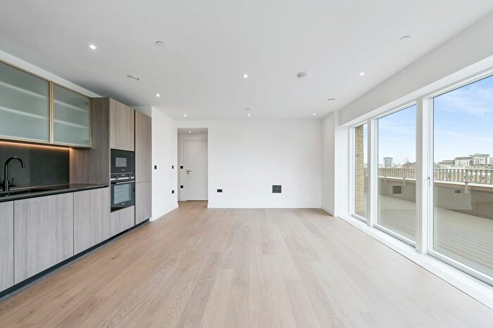 3 Bedroom Flat To Rent In Chelsea Botanica Apartments, Fulham, London, SW6