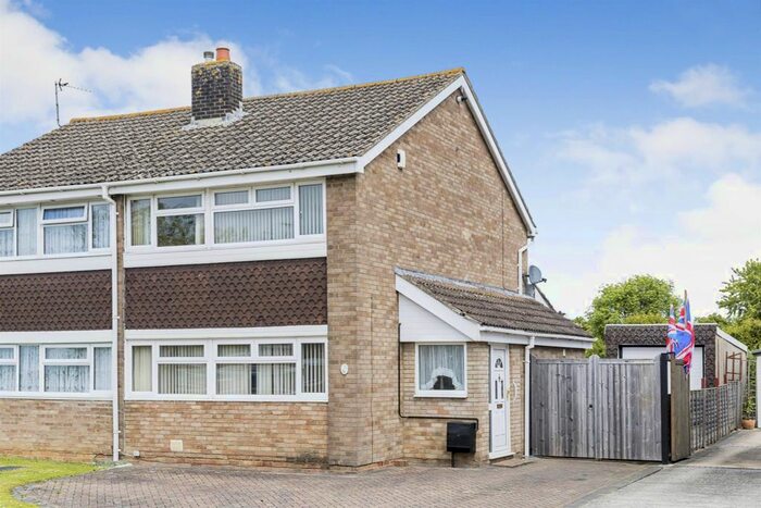 3 Bedroom Property To Rent In The Buntings, Swindon, SN3