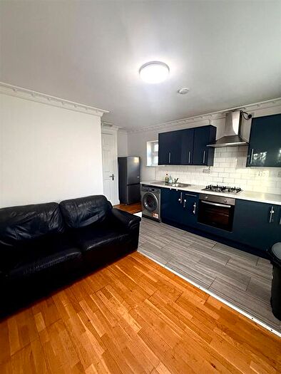 2 Bedroom Property To Rent In Roman Road, London, E3