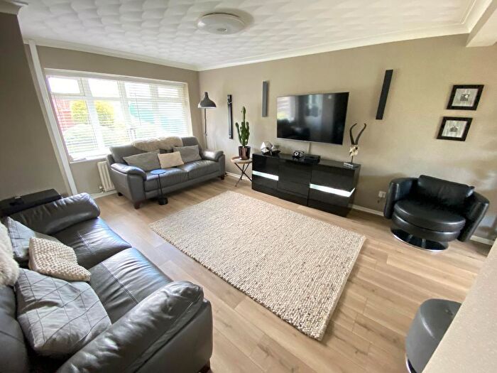 3 Bedroom Semi-Detached House For Sale In Cranford Way, Bucknall, Stoke On Trent, ST2