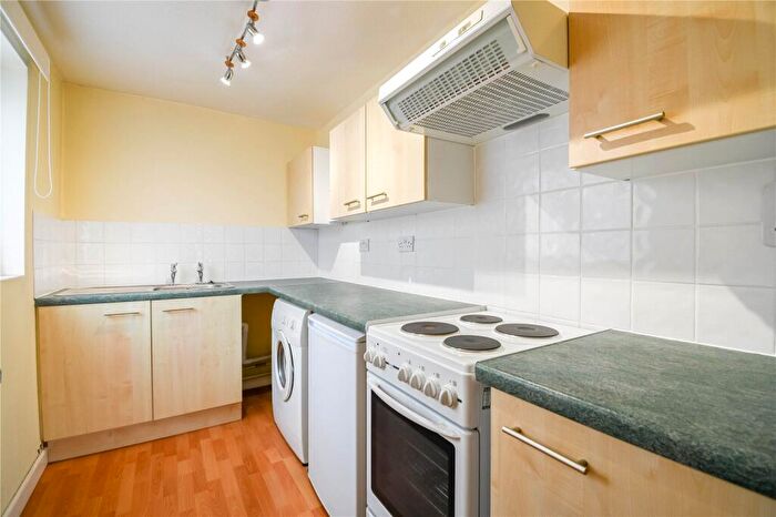 Studio For Sale In London Road, Newbury, Berkshire, RG14