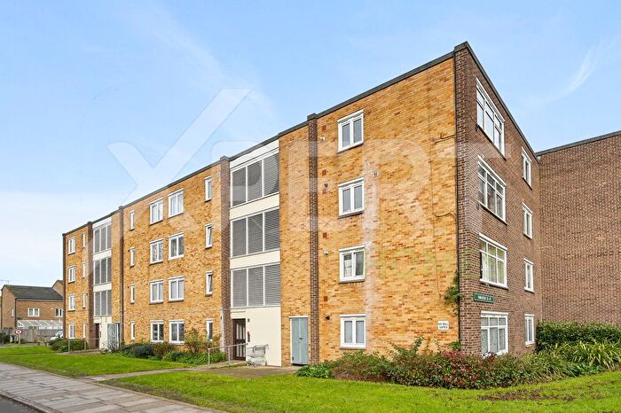 2 Bedroom Flat For Sale In Farm Road, Hounslow, TW4